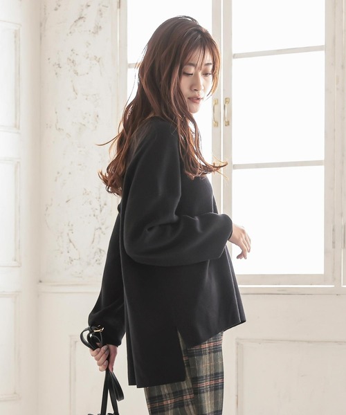 KOBE LETTUCE（コウベレタス）の「Vネックフレアニットプルオーバー（ニット/セーター・レディース・ネイビー/ライトベージュ/クリア/ブラック/チャコール/ブラウン・FREE）」の3枚目の写真