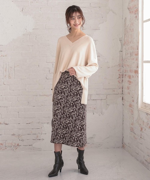 KOBE LETTUCE（コウベレタス）の「Vネックフレアニットプルオーバー（ニット/セーター・レディース・ネイビー/ライトベージュ/クリア/ブラック/チャコール/ブラウン・FREE）」の13枚目の写真