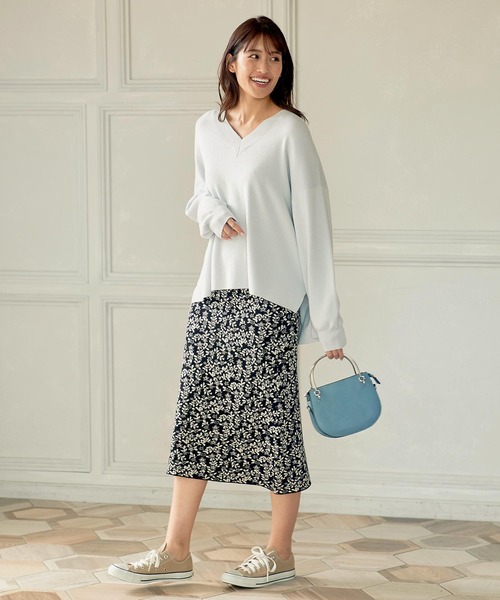 KOBE LETTUCE（コウベレタス）の「Vネックフレアニットプルオーバー（ニット/セーター・レディース・ネイビー/ライトベージュ/クリア/ブラック/チャコール/ブラウン・FREE）」の14枚目の写真