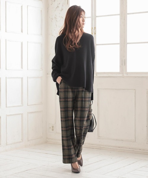 KOBE LETTUCE（コウベレタス）の「Vネックフレアニットプルオーバー（ニット/セーター・レディース・ネイビー/ライトベージュ/クリア/ブラック/チャコール/ブラウン・FREE）」の15枚目の写真