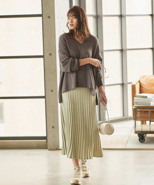 KOBE LETTUCE（コウベレタス）の「Vネックフレアニットプルオーバー（ニット/セーター・レディース・ネイビー/ライトベージュ/クリア/ブラック/チャコール/ブラウン・FREE）」の11枚目の写真