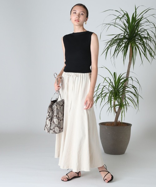 INED（イネド）の「ボートネックノースリーブニット《EMILCOTONI》（ニット/セーター・レディース・ホワイト/ブラック/グリーン・9号）」の13枚目の写真