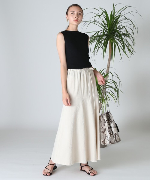 INED（イネド）の「ボートネックノースリーブニット《EMILCOTONI》（ニット/セーター・レディース・ホワイト/ブラック/グリーン・9号）」の10枚目の写真