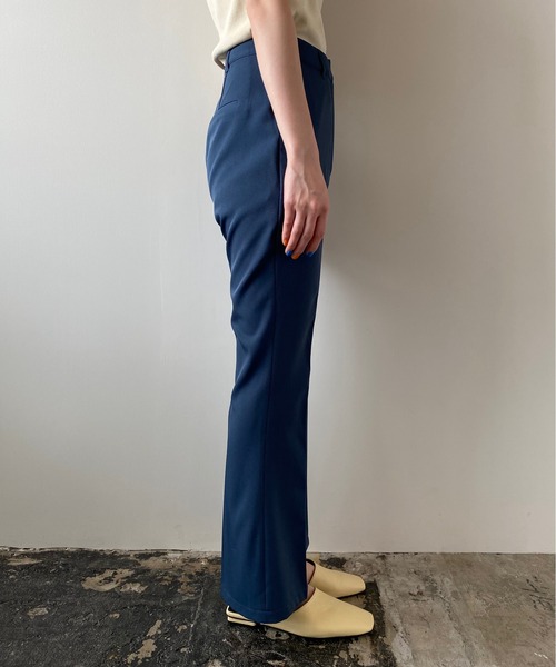 PUBLUX（パブリュクス）の「ハイウエストセンタープレスフレアパンツ（その他パンツ・レディース・ブラック/ブルー・マルチサイズ）」の3枚目の写真