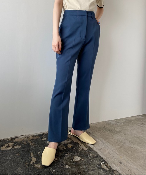 PUBLUX（パブリュクス）の「ハイウエストセンタープレスフレアパンツ（その他パンツ・レディース・ブラック/ブルー・マルチサイズ）」の22枚目の写真