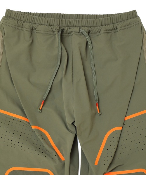 SIVA（シヴァ）の「SIVA シヴァ / ONE-PLEATS NYLON PANTS ワンプリーツナイロンワイドパンツ セットアップ / 21C-S-06-04（その他パンツ・メンズ・ブラック/カーキ・3/2）」の7枚目の写真