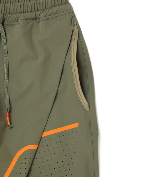 SIVA（シヴァ）の「SIVA シヴァ / ONE-PLEATS NYLON PANTS ワンプリーツナイロンワイドパンツ セットアップ / 21C-S-06-04（その他パンツ・メンズ・ブラック/カーキ・3/2）」の8枚目の写真