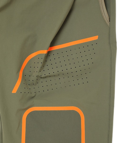 SIVA（シヴァ）の「SIVA シヴァ / ONE-PLEATS NYLON PANTS ワンプリーツナイロンワイドパンツ セットアップ / 21C-S-06-04（その他パンツ・メンズ・ブラック/カーキ・3/2）」の9枚目の写真