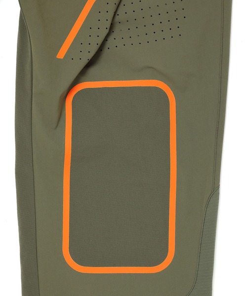 SIVA（シヴァ）の「SIVA シヴァ / ONE-PLEATS NYLON PANTS ワンプリーツナイロンワイドパンツ セットアップ / 21C-S-06-04（その他パンツ・メンズ・ブラック/カーキ・3/2）」の10枚目の写真