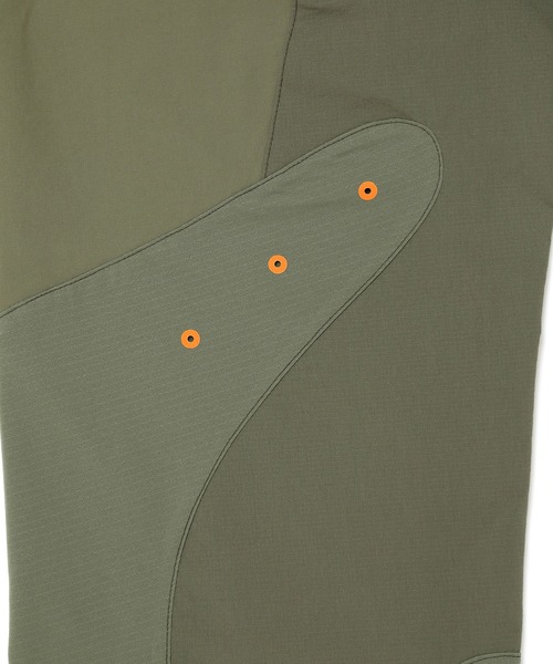 SIVA（シヴァ）の「SIVA シヴァ / ONE-PLEATS NYLON PANTS ワンプリーツナイロンワイドパンツ セットアップ / 21C-S-06-04（その他パンツ・メンズ・ブラック/カーキ・3/2）」の13枚目の写真