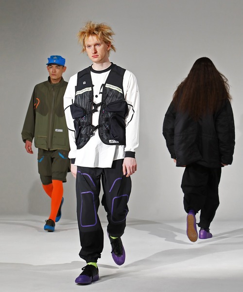 SIVA（シヴァ）の「SIVA シヴァ / ONE-PLEATS NYLON PANTS ワンプリーツナイロンワイドパンツ セットアップ / 21C-S-06-04（その他パンツ・メンズ・ブラック/カーキ・3/2）」の22枚目の写真