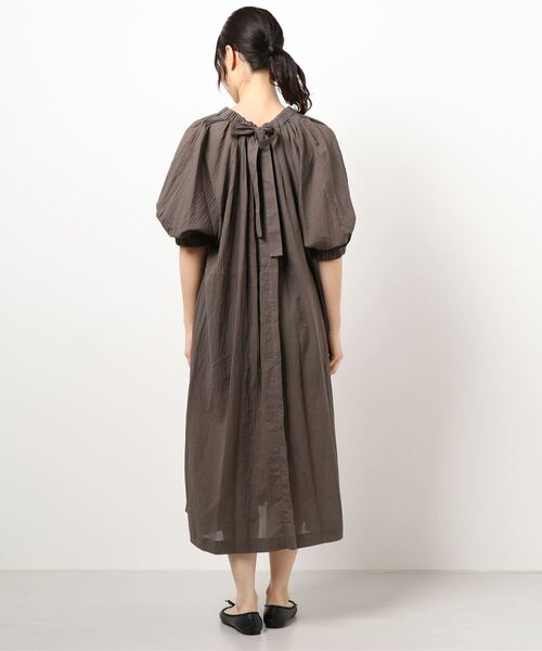 Rewde（ルゥデ）の「バックリボンワンピース（1R05-05220）（ワンピース・レディース・ベージュ/カーキ/ピンク/マスタード・M）」の6枚目の写真