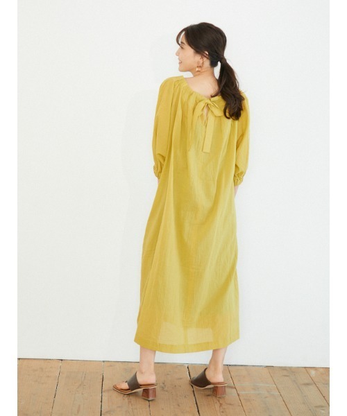 Rewde（ルゥデ）の「バックリボンワンピース（1R05-05220）（ワンピース・レディース・ベージュ/カーキ/ピンク/マスタード・M）」の3枚目の写真
