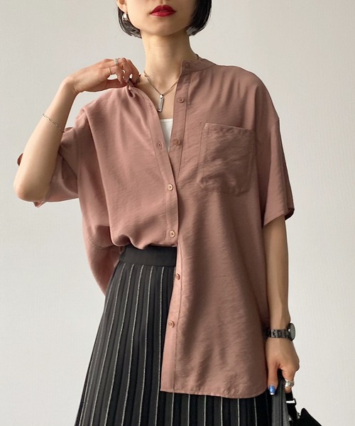 PAGEBOY(ページボーイ)の「バンドカラーショートスリーブシャツ(シャツ/ブラウス・レディース・ブラック/オフホワイト/ブラウン系その他/グレイッシュベージュ・FREE)」の1枚目の写真