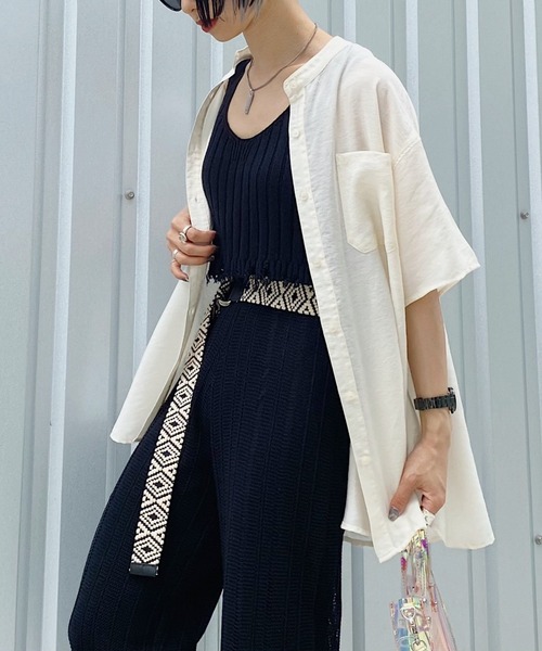 PAGEBOY(ページボーイ)の「バンドカラーショートスリーブシャツ(シャツ/ブラウス・レディース・ブラック/オフホワイト/ブラウン系その他/グレイッシュベージュ・FREE)」の2枚目の写真