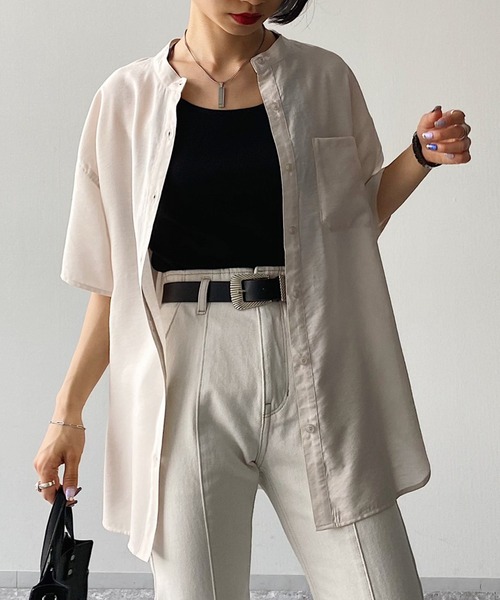 PAGEBOY(ページボーイ)の「バンドカラーショートスリーブシャツ(シャツ/ブラウス・レディース・ブラック/オフホワイト/ブラウン系その他/グレイッシュベージュ・FREE)」の4枚目の写真