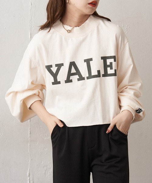 Chico（チコ）の「YALE ショート丈ダメージロゴロンT（スウェット・レディース・チャコールグレー/グレー/アイボリー・FREE）」の2枚目の写真