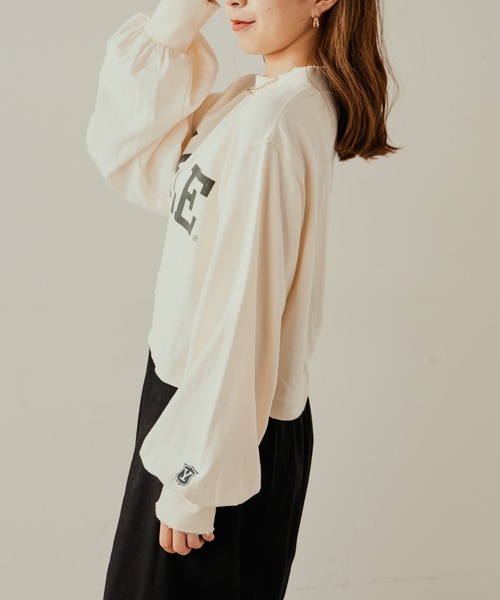 Chico（チコ）の「YALE ショート丈ダメージロゴロンT（スウェット・レディース・チャコールグレー/グレー/アイボリー・FREE）」の4枚目の写真