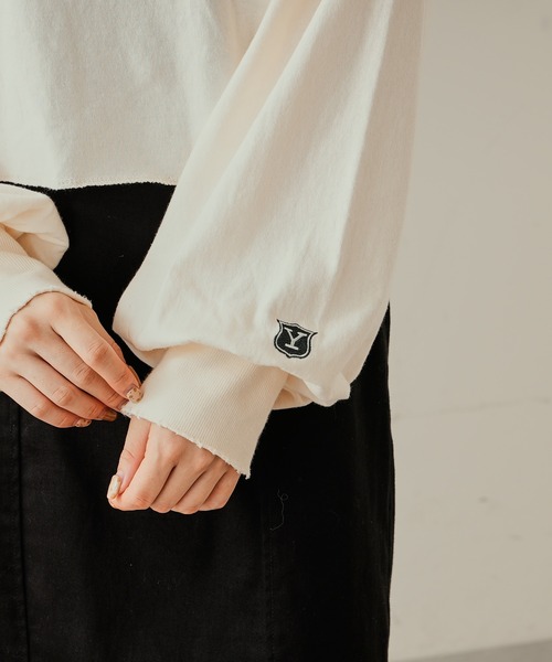 Chico（チコ）の「YALE ショート丈ダメージロゴロンT（スウェット・レディース・チャコールグレー/グレー/アイボリー・FREE）」の6枚目の写真