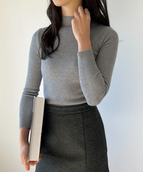 CLEA（クレア）の「【全7色/カラバリ豊富】ハイネックベーシックリブニット（ニット/セーター・レディース・ブラック/グリーン/グレー/アイボリー/グリーン系その他/ブルー/ホワイト/ライトピンク/オレンジ/レッド・FREE）」の4枚目の写真