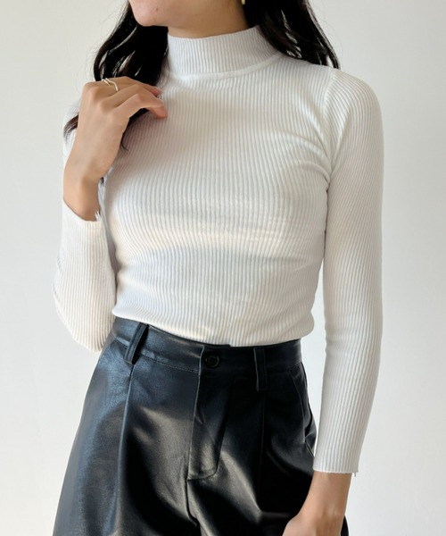 CLEA（クレア）の「【全7色/カラバリ豊富】ハイネックベーシックリブニット（ニット/セーター・レディース・ブラック/グリーン/グレー/アイボリー/グリーン系その他/ブルー/ホワイト/ライトピンク/オレンジ/レッド・FREE）」の2枚目の写真