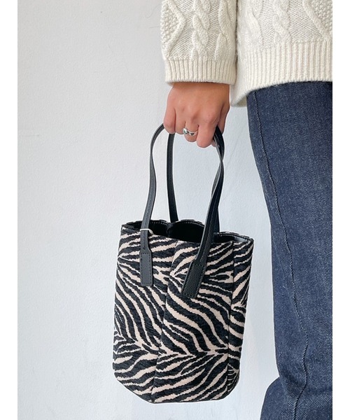 Vicente(ヴィセンテ)の「Cougar bag(ショルダーバッグ・レディース・レオパード/ゼブラ・FREE)」の2枚目の写真