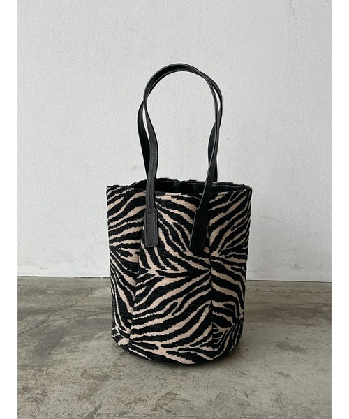 Vicente(ヴィセンテ)の「Cougar bag(ショルダーバッグ・レディース・レオパード/ゼブラ・FREE)」の3枚目の写真