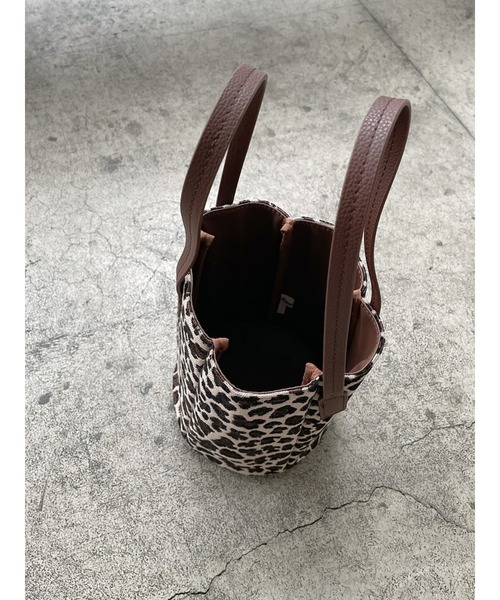 Vicente(ヴィセンテ)の「Cougar bag(ショルダーバッグ・レディース・レオパード/ゼブラ・FREE)」の4枚目の写真