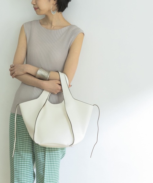 URBAN RESEARCH（アーバンリサーチ）の「フェイクレザートートバッグ（トートバッグ・レディース・ブラック/カーキ/アイボリー・-）」の10枚目の写真