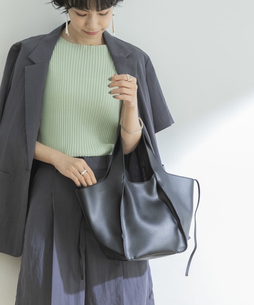 URBAN RESEARCH（アーバンリサーチ）の「フェイクレザートートバッグ（トートバッグ・レディース・ブラック/カーキ/アイボリー・-）」の13枚目の写真