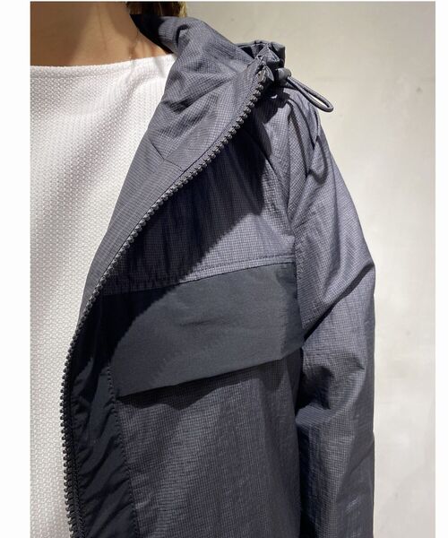 TATRAS(タトラス)の「TATRAS(タトラス) ADHAFERA/ナイロンパーカーブルゾン/LTAT22S4878-L(ブルゾン・レディース・ブラック/グレー・2/3)」の22枚目の写真