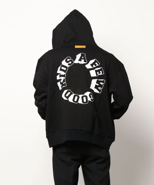 A FEW GOOD KIDS（ア フュー グッド キッズ）の「【a few good kids】サークル ロゴ プリント ルーズ スリーブ ジップ パーカー(BB)（パーカー・メンズ・ホワイト/ブラック・MEDIUM/LARGE）」の4枚目の写真