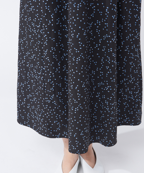 qualite(カリテ)の「ドットパネルギャザーワンピース(ワンピース・レディース・ドット・フリー)」の10枚目の写真