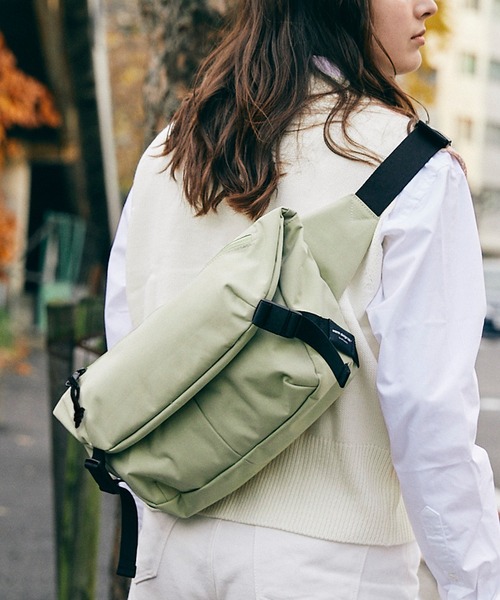 wdl.（ワームデザインラボ）の「TABLET COMPACT SLING（メッセンジャーバッグ・メンズ・ブラック/ベージュ/ネイビー/バーガンディー・FREE）」の22枚目の写真