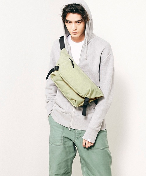 wdl.（ワームデザインラボ）の「TABLET COMPACT SLING（メッセンジャーバッグ・メンズ・ブラック/ベージュ/ネイビー/バーガンディー・FREE）」の21枚目の写真