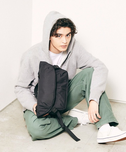 wdl.（ワームデザインラボ）の「TABLET COMPACT SLING（メッセンジャーバッグ・メンズ・ブラック/ベージュ/ネイビー/バーガンディー・FREE）」の18枚目の写真