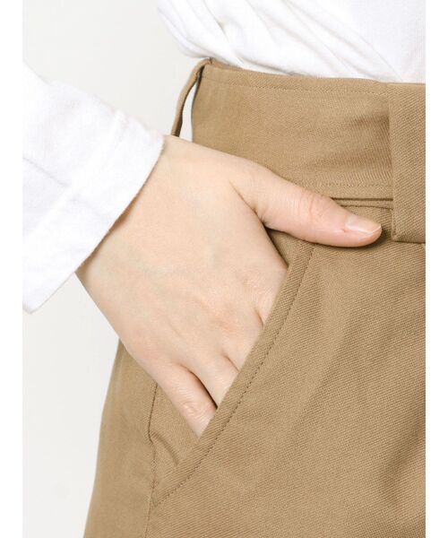 CALNAMUR(カルナムール)の「ロールアップショートパンツ(その他パンツ・レディース・ベージュ/カーキ・FREE)」の11枚目の写真