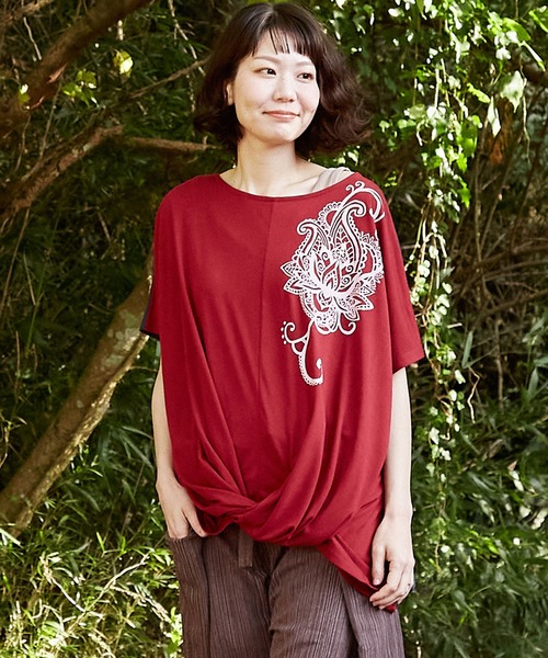 チャイハネ（チャイハネ）の「【チャイハネ】ロータスプリントトップス（Tシャツ/カットソー・レディース・ホワイト/ブラウン/レッド/ブルー・FREE）」の4枚目の写真