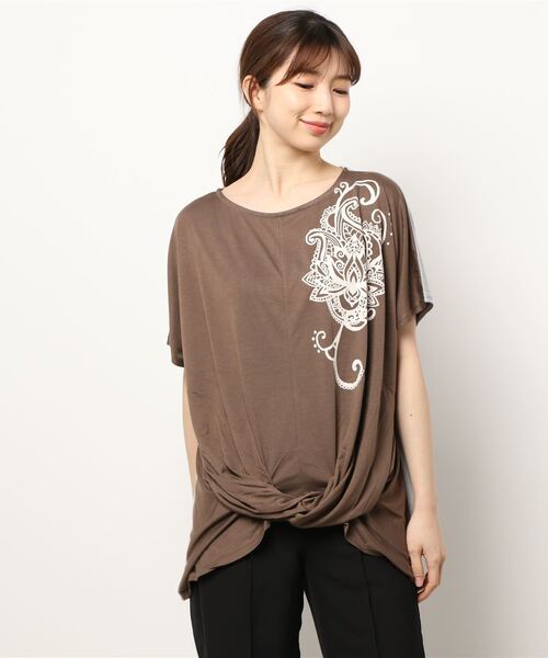 チャイハネ（チャイハネ）の「【チャイハネ】ロータスプリントトップス（Tシャツ/カットソー・レディース・ホワイト/ブラウン/レッド/ブルー・FREE）」の8枚目の写真