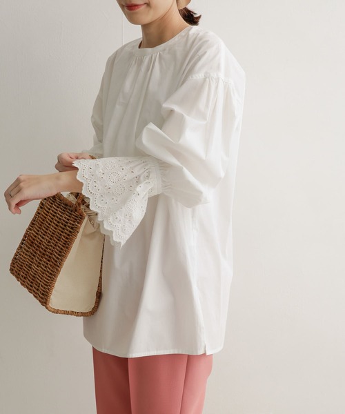 URBAN RESEARCH DOORS（アーバンリサーチドアーズ）の「スカラップスリーブブラウス（シャツ/ブラウス・レディース・オフホワイト/ブラック・1）」の12枚目の写真