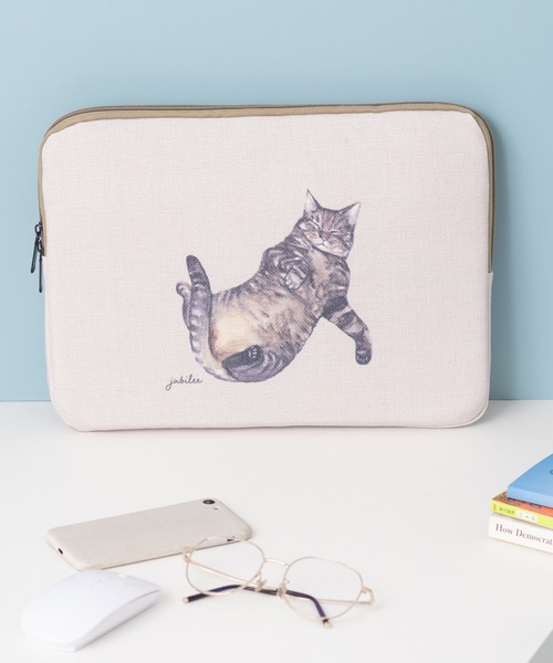 Jubilee(ジュビリー)の「犬・猫・アートデザインなど ノートパソコンPC・タブレットケース 13インチ対応(PC・タブレットケース・レディース・ネイビー/ベージュ系5/ブルー系その他/ベージュ系1/ベージュ系3/ベージュ系2/ブラック系その他/グリーン/ベージュ系4/ブラック/ブルー/ライトブルー/スモークグレー/モカ/ヘザーグレー/クリアブルー/ホワイト×ブルー/ライトピンク/ベージュ系7/ベージュ系8/ベージュ系9/ベージュ系6/ホワイト×イエロー/ブラック系その他2/ブラック系その他3/ホワイト×ライトグレー/グレー/スカイブルー/ライトグレー/イエロー/ピンク・13inch)」の12枚目の写真