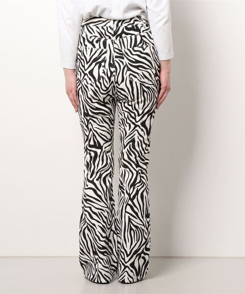 ENVYM（アンビー）の「ゼブラプリントストレートＰＴ（その他パンツ・レディース・ブラック/グリーン・S/M）」の18枚目の写真