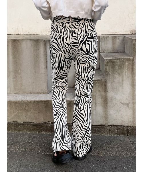 ENVYM（アンビー）の「ゼブラプリントストレートＰＴ（その他パンツ・レディース・ブラック/グリーン・S/M）」の8枚目の写真