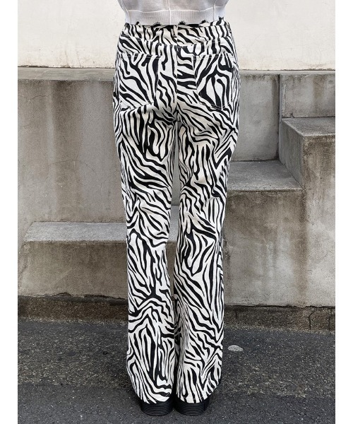 ENVYM（アンビー）の「ゼブラプリントストレートＰＴ（その他パンツ・レディース・ブラック/グリーン・S/M）」の13枚目の写真