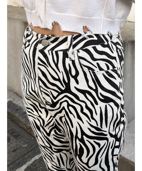 ENVYM（アンビー）の「ゼブラプリントストレートＰＴ（その他パンツ・レディース・ブラック/グリーン・S/M）」の14枚目の写真