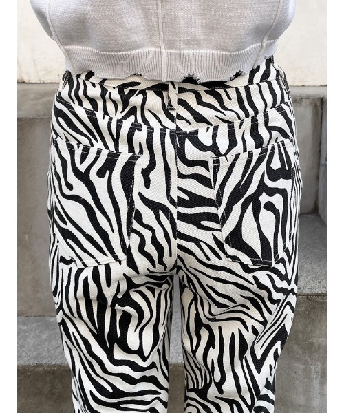 ENVYM（アンビー）の「ゼブラプリントストレートＰＴ（その他パンツ・レディース・ブラック/グリーン・S/M）」の15枚目の写真