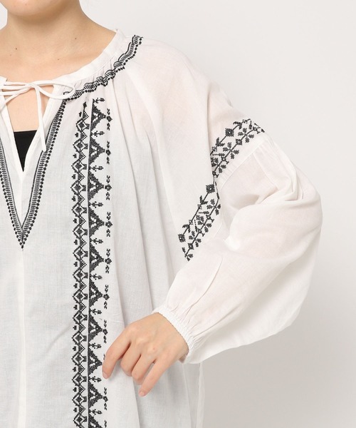 LEPSIM（レプシィム）の「刺繍スキッパーブラウス 274467