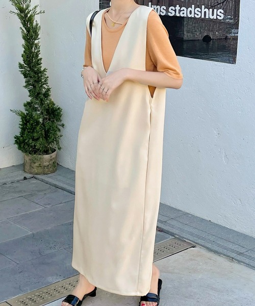 emi+（エミプラス）の「バックスリット ノースリーブVネックワンピース（ジャンパースカート・レディース・ベージュ/ライトグリーン/アイボリー/ライトブラウン/ブラック・FREE）」の12枚目の写真