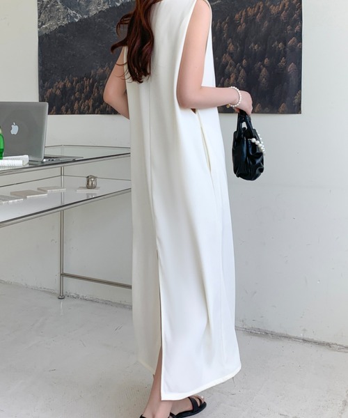 emi+（エミプラス）の「バックスリット ノースリーブVネックワンピース（ジャンパースカート・レディース・ベージュ/ライトグリーン/アイボリー/ライトブラウン/ブラック・FREE）」の20枚目の写真