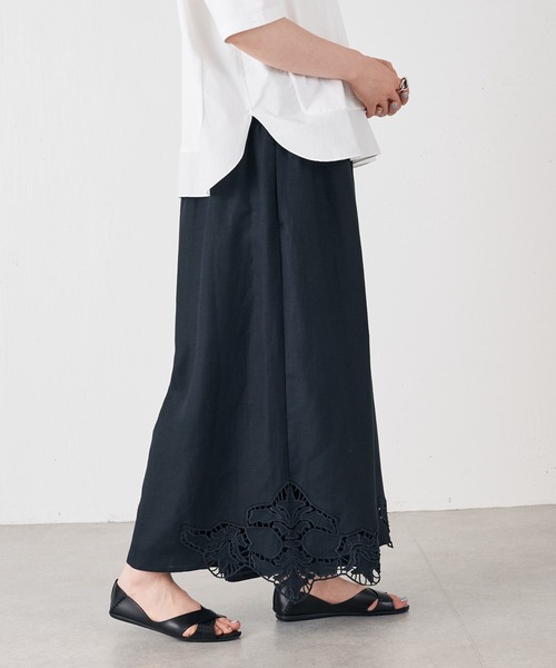 BEARDSLEY（ビアズリー）の「裾カット刺繍パンツ（その他パンツ・レディース・ブラック/ホワイト・1/0）」の4枚目の写真